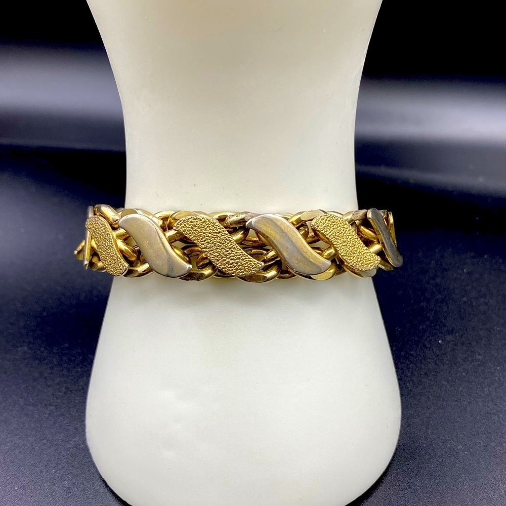 Gold chain link bracelet
